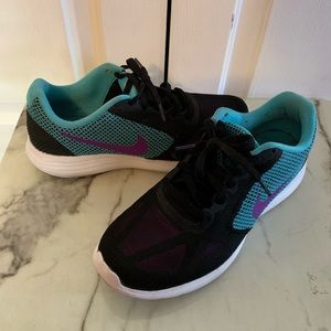 Nike Revolution 3 Sneakers